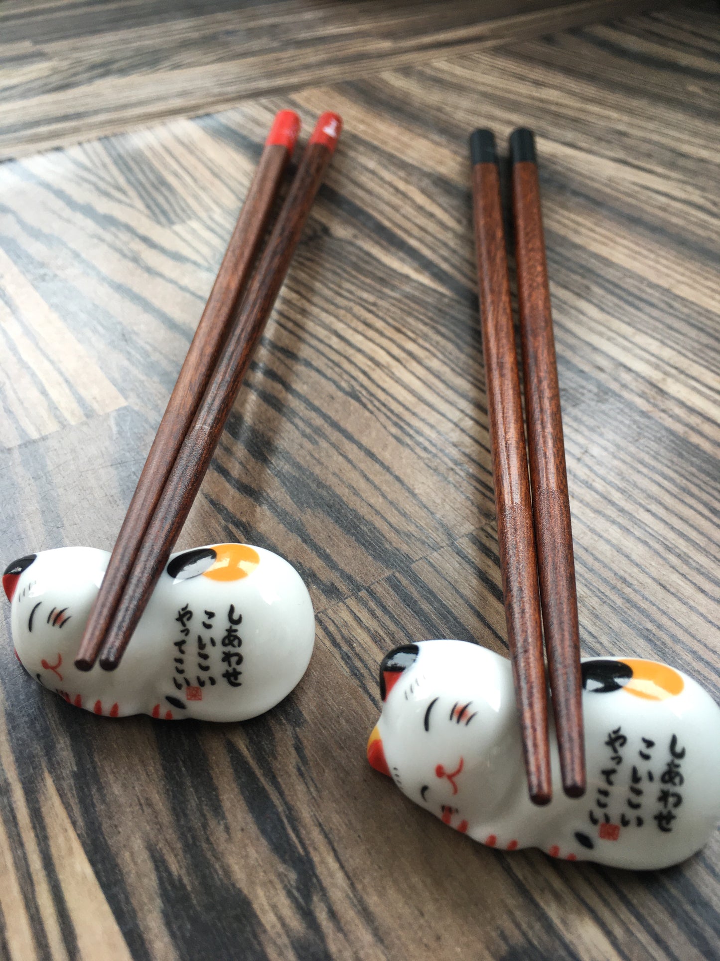 Lucky cat chopsticks set - 2 pairs of chopsticks with neko kitten rests in gift box